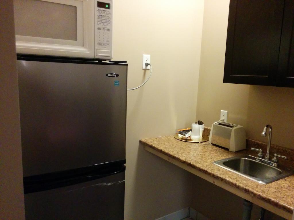Bonnyville Hotel מראה חיצוני תמונה