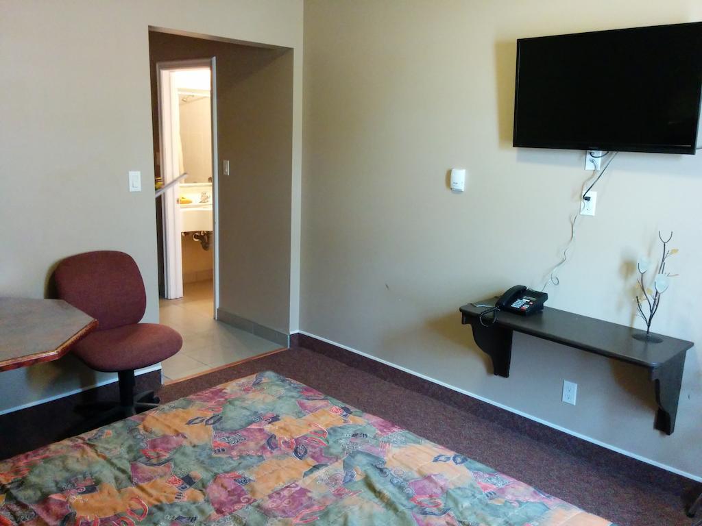Bonnyville Hotel מראה חיצוני תמונה