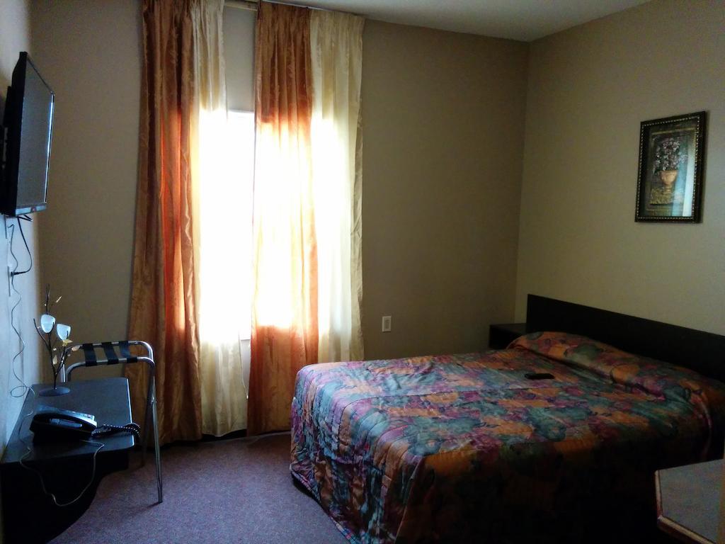 Bonnyville Hotel מראה חיצוני תמונה