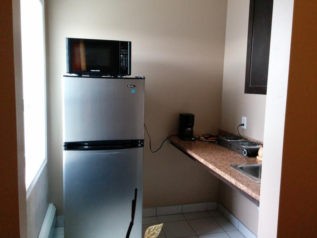 Bonnyville Hotel מראה חיצוני תמונה