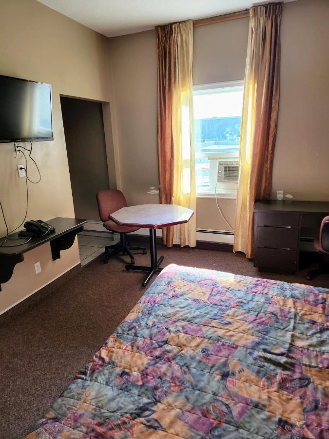 Bonnyville Hotel מראה חיצוני תמונה