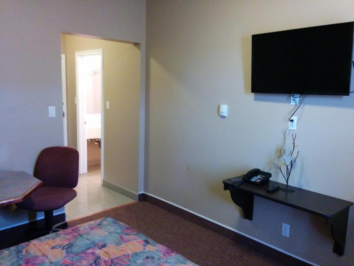 Bonnyville Hotel מראה חיצוני תמונה